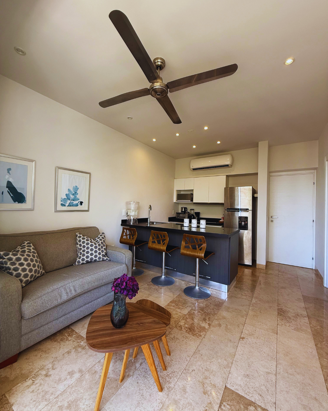 Long-term rental apartment in Playa del Carmen with a modern living room, fully equipped kitchen, and natural lighting for a stylish and comfortable lifestyle.