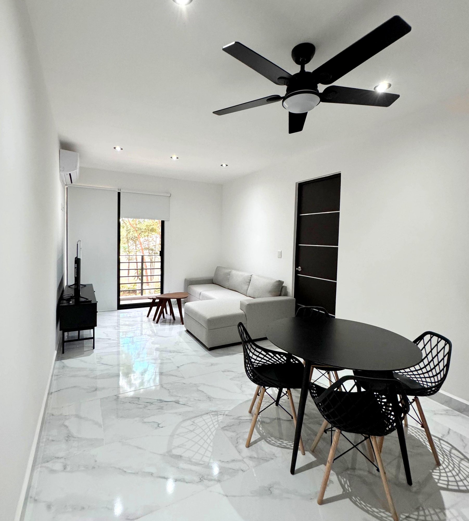 Modern furnished apartment for rent in Playa del Carmen – Spacious living and dining area at La Selva Residences