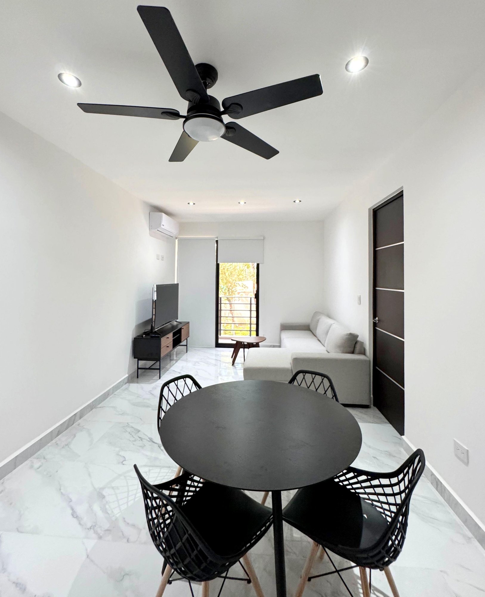 Modern dining area in a furnished apartment for rent in Playa del Carmen – La Selva Residences