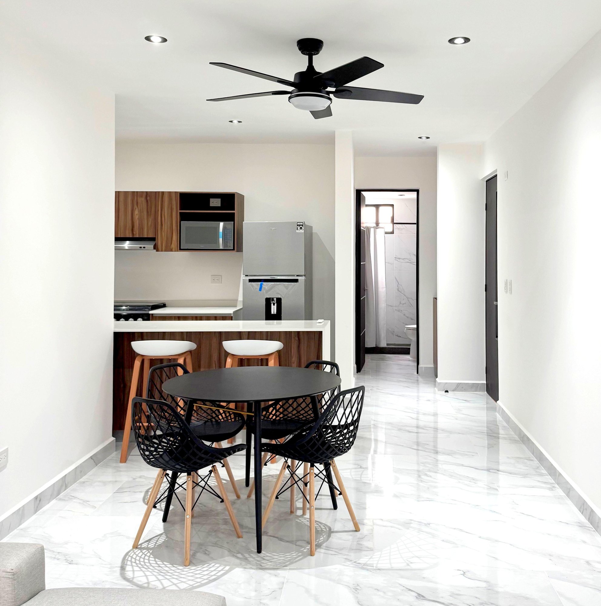 Modern open-concept kitchen and dining area in a furnished apartment for rent in Playa del Carmen – La Selva Residences